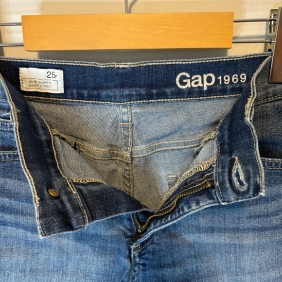 GAP,  Women's Denim, Mid- Rise, Slim Short Shorts, SZ 0 Regular - Picture 3 of 5